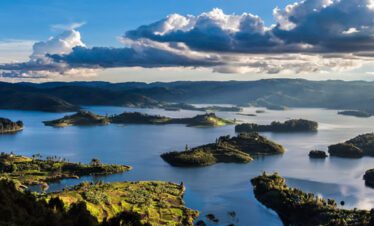 lake bunyonyi